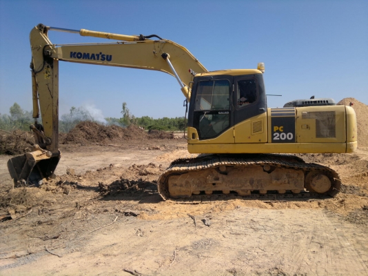 ขายรถแบคโฮ KOMATSU PC-200-7 เล่มทะเบียน ไฟฟ้าครบ รถใช้งานได้สมบูรณ์