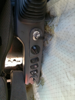 ขายรถแบคโฮ KOMATSU PC-200-7 เล่มทะเบียน ไฟฟ้าครบ รถใช้งานได้สมบูรณ์