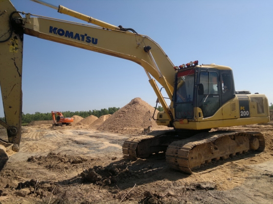ขายรถแบคโฮ KOMATSU PC-200-7 เล่มทะเบียน ไฟฟ้าครบ รถใช้งานได้สมบูรณ์
