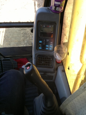 ขายรถแบคโฮ KOMATSU PC-200-7 เล่มทะเบียน ไฟฟ้าครบ รถใช้งานได้สมบูรณ์