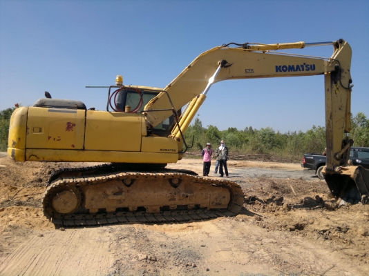 ขายรถแบคโฮ KOMATSU PC-200-7 เล่มทะเบียน ไฟฟ้าครบ รถใช้งานได้สมบูรณ์