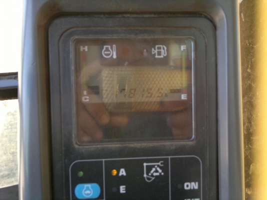 ขายรถแบคโฮ KOMATSU PC-200-7 เล่มทะเบียน ไฟฟ้าครบ รถใช้งานได้สมบูรณ์