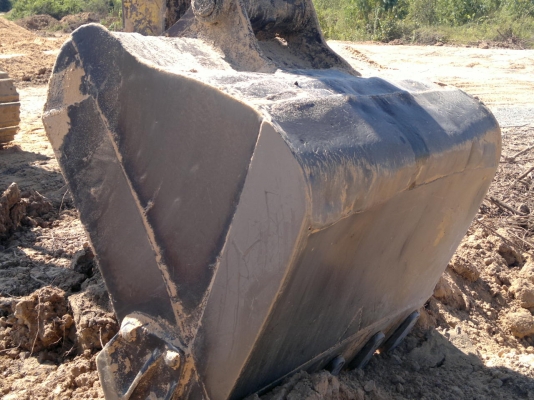 ขายรถแบคโฮ KOMATSU PC-200-7 เล่มทะเบียน ไฟฟ้าครบ รถใช้งานได้สมบูรณ์