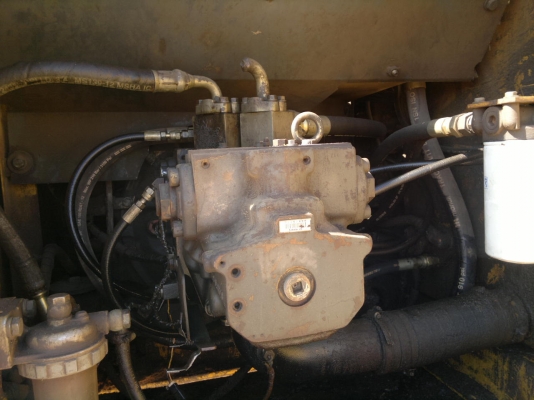 ขายรถแบคโฮ KOMATSU PC-200-7 เล่มทะเบียน ไฟฟ้าครบ รถใช้งานได้สมบูรณ์