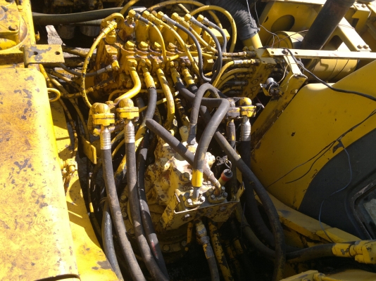 ขายรถแบคโฮ KOMATSU PC-200-6 รถพร้อมใช้ ตามสภาพราคาย้อมๆ สนใจโทรจองได้เลย