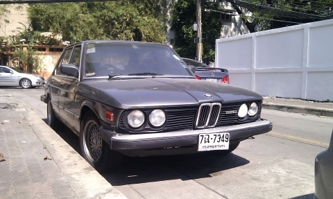 bmw 520 เครื่องใหม่ 2j ติดแก๊ส ลงเล่ม สีใหม่ สภาพดี