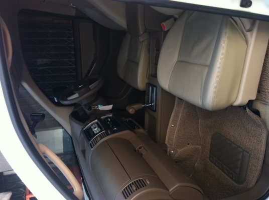 ขาย กะบะ นิสสัน นาวาร่า 4 ประตู สีขาว เกียร์ออโต้ 4WD ตัวท็อป ปี 2010