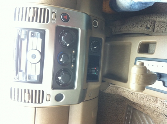 ขาย กะบะ นิสสัน นาวาร่า 4 ประตู สีขาว เกียร์ออโต้ 4WD ตัวท็อป ปี 2010