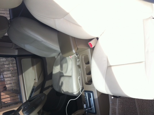 ขาย กะบะ นิสสัน นาวาร่า 4 ประตู สีขาว เกียร์ออโต้ 4WD ตัวท็อป ปี 2010