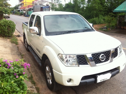 ขาย กะบะ นิสสัน นาวาร่า 4 ประตู สีขาว เกียร์ออโต้ 4WD ตัวท็อป ปี 2010
