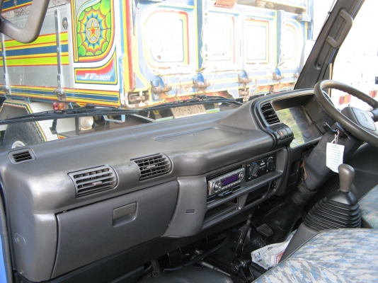 ขาย 6 ล้อดัมพ์ อีซูซุ NKR 130 แรง ปี 2001 สภาพสวย เครื่องแน่น คัสซีดี สนใจชมรถก่อนได้ครับ