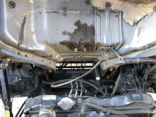 ขาย 6 ล้อดัมพ์ อีซูซุ NKR 130 แรง ปี 2001 สภาพสวย เครื่องแน่น คัสซีดี สนใจชมรถก่อนได้ครับ