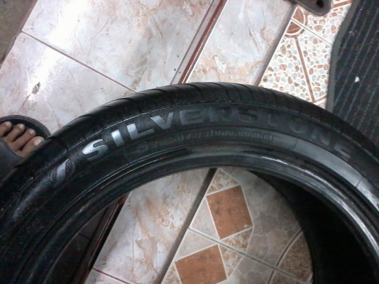 ขายยางมาเลขอบ17 225 45 92w ปี10 ดอกยางเยอะ600