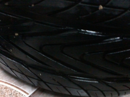 ขายยางมาเลขอบ17 225 45 92w ปี10 ดอกยางเยอะ600