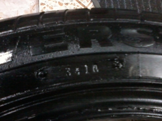 ขายยางมาเลขอบ17 225 45 92w ปี10 ดอกยางเยอะ600