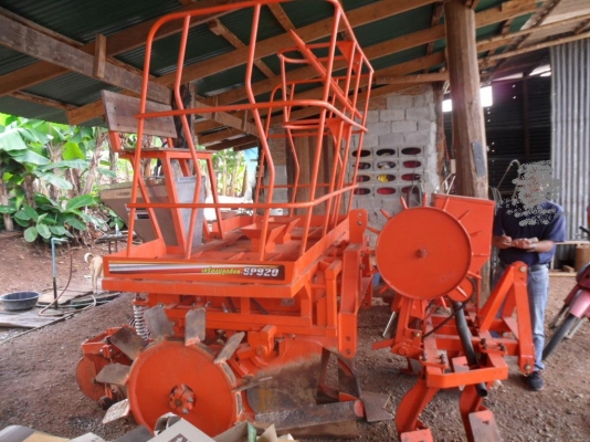 ขายแล้ว เครื่องปลูกอ้อยร่องคู่ SP920 ตราช้างของคูโบต้า95-108แรง ฟอร์ดก็ใช้ได้