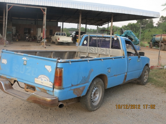 ขาย ISUZU   KB  2200 เครื่องดี  แชดซีสวย กระบะสแตนเลส  ราคาถูกๆ