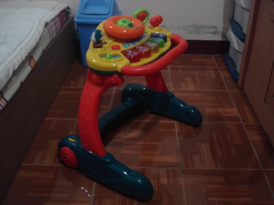 อุปกรณ์หัดเดินสำหรับเด็ก Grow and Go Walker