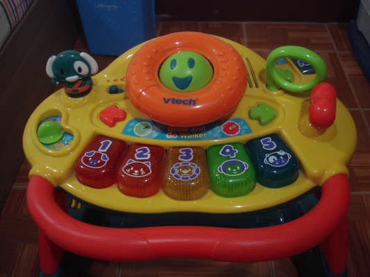 อุปกรณ์หัดเดินสำหรับเด็ก Grow and Go Walker