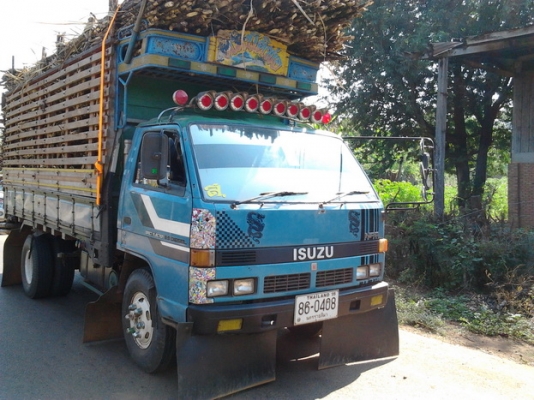 ขาย 6ล้อ ISUZU 115 ห้างแท้ หูช้าง ปี32/89 แบบรุ่นNPR59L5U เครื่อง4BD1 115 แรง แห้งๆ ไม่ไอไม่เยิ้ม  เกียร์สาย/เกียร์สั้น เกียร์Rocky คัสซี710xxx คัสซีสวย ช่วงล่างใหญ่ หน้า 6น็อตแล้ว เฟืองท้ายF ยาง8.25ขอบ16 สวย6เส้น กระบะ4.30ม.คอกไม้สูง .สวยมาก ไม่ผุ ***ขาย