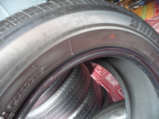 ขาย215/60/16 ปี11(ยางไม่มีป่ะ4เส้น2,800฿)BRIDGSTONE.ER33