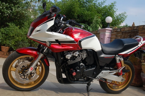 ขาย CB400 TEC3 SUPER BOL D'OR 2006 ทะเบียน ภาษี พรบ ไม่ขาดต่อ เดิมๆเครื่องสดสวยๆ
