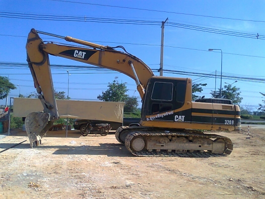 ขายด่วน!..รถแบคโฮ CAT 320 B ใหม่ สวยแน่น สีเดิมๆ มีเล่มทะเบียนครบ พร้อมใช้งาน.
