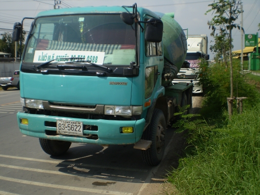 รถโม่ปูน ยี่ห้อ NISSAN