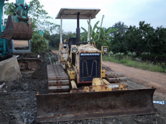 ขายด่วน KOMATSU D20P-6  เก่าญี่ปุ่นแท้ๆ ยังไม่เคยใช้งานในไทย  สภาพสวย  เครื่องดี ช่วงล่างเต็ม ใช้งานมาแค่ 2800 ชม.กว่า