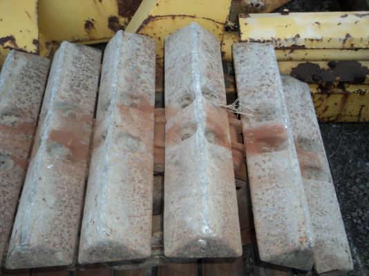 ขายด่วน KOMATSU D20P-6  เก่าญี่ปุ่นแท้ๆ ยังไม่เคยใช้งานในไทย  สภาพสวย  เครื่องดี ช่วงล่างเต็ม ใช้งานมาแค่ 2800 ชม.กว่า