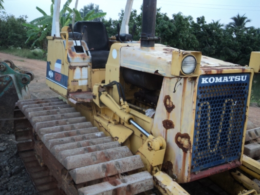 ขายด่วน KOMATSU D20P-6  เก่าญี่ปุ่นแท้ๆ ยังไม่เคยใช้งานในไทย  สภาพสวย  เครื่องดี ช่วงล่างเต็ม ใช้งานมาแค่ 2800 ชม.กว่า