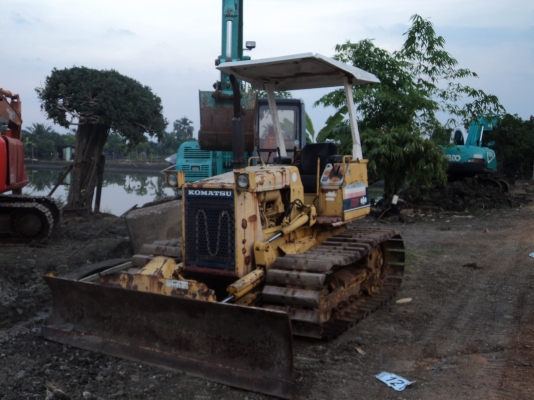 ขายด่วน KOMATSU D20P-6  เก่าญี่ปุ่นแท้ๆ ยังไม่เคยใช้งานในไทย  สภาพสวย  เครื่องดี ช่วงล่างเต็ม ใช้งานมาแค่ 2800 ชม.กว่า