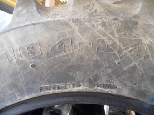 ขายแล้ว ยางรถไถถอด\% หน้า14.9-24 หลัง18.4-34 ปี10 ยกชุด4เส้น