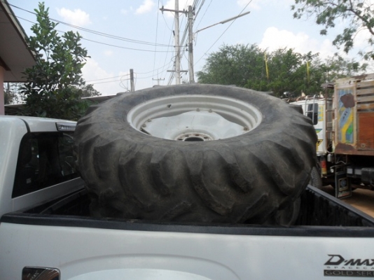 ขายแล้ว ยางรถไถถอด\% หน้า14.9-24 หลัง18.4-34 ปี10 ยกชุด4เส้น