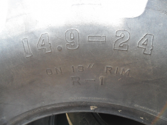 ขายแล้ว ยางรถไถถอด\% หน้า14.9-24 หลัง18.4-34 ปี10 ยกชุด4เส้น