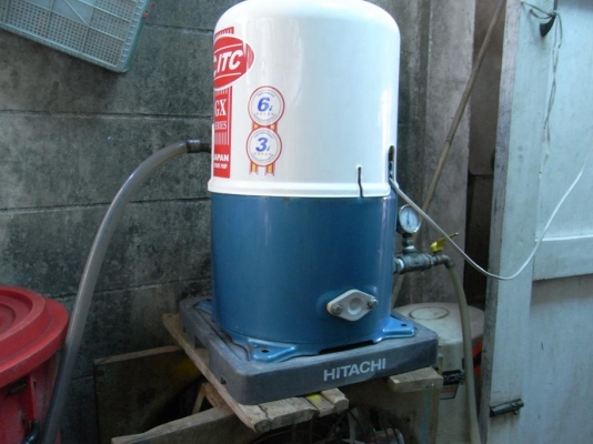 ขายปั้มน้ำ Hitachi 200 W สภาพสวย พร้อมใช้งานรับประกันคุณภาพ