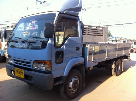ขายรถบรรทุก 6 ล้อ ISUZU NPR เครื่อง 4HE1 TURBO กระบะอลูมิเนียม ยางเรเดียลสภาพ 90\% กว้าง 2.15 เมตร ยาว 4.40 เมตร