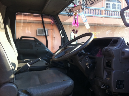 ขายรถบรรทุก 6 ล้อ ISUZU NPR เครื่อง 4HE1 TURBO กระบะอลูมิเนียม ยางเรเดียลสภาพ 90\% กว้าง 2.15 เมตร ยาว 4.40 เมตร