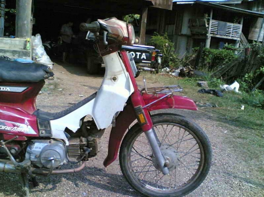 ขายดรีมคุรุสภา(แดง)เล่มทะเบียนพร้อมชุดโอน เครื่องดีอะไหร่บางชิ้นต้องเก็บขาย 8500 บาท