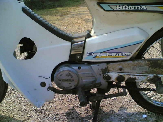 ขายดรีมคุรุสภา(ขาว)เล่มทะเบียนพร้อมชุดโอนเครื่องดีพอใช้อะไหร่ครบบังโซ่มีแต่ไม่ได้ใส่ ขาย 11500 บาท