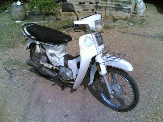 ขายดรีมคุรุสภา(ขาว)เล่มทะเบียนพร้อมชุดโอนเครื่องดีพอใช้อะไหร่ครบบังโซ่มีแต่ไม่ได้ใส่ ขาย 11500 บาท