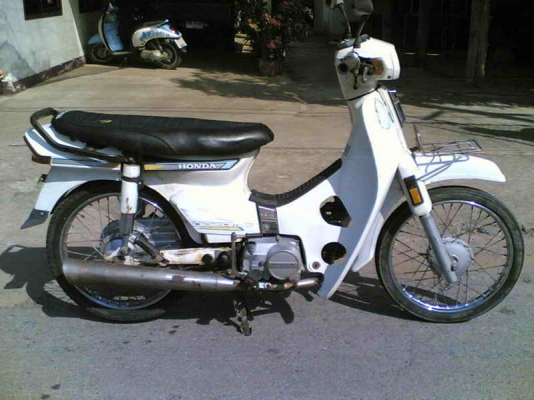 ขายดรีมคุรุสภา(ขาว)เล่มทะเบียนพร้อมชุดโอนเครื่องดีพอใช้อะไหร่ครบบังโซ่มีแต่ไม่ได้ใส่ ขาย 11500 บาท