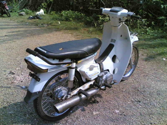 ขายดรีมคุรุสภา(ขาว)เล่มทะเบียนพร้อมชุดโอนเครื่องดีพอใช้อะไหร่ครบบังโซ่มีแต่ไม่ได้ใส่ ขาย 11500 บาท