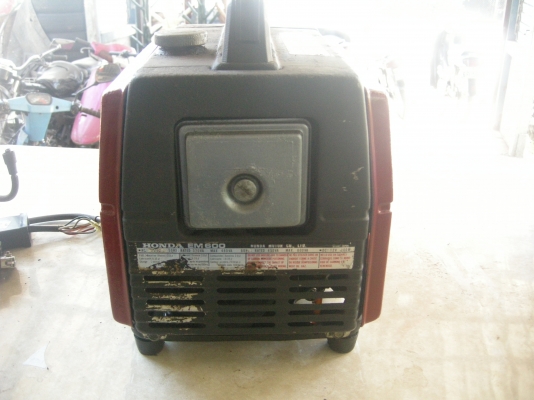 เครื่องปั่นไฟ HONDA EM-600 AC-220 // DC 12V 6000 เครื่องปั่นไฟ HONDA EM-600 AC-220 // DC 12V 6000