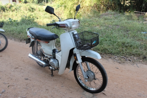 ดรีมคุรุสภารุ่นแรกเดิมพร้อมประกวดขาวๆอวบๆทะเบียนโอนภาษีเต็มขาย14800บาท