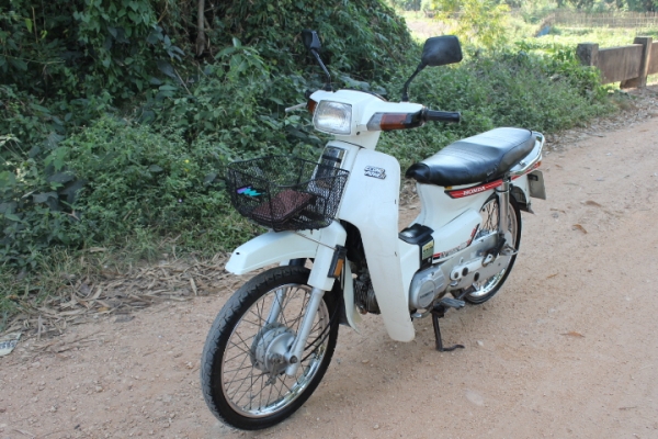 ดรีมคุรุสภารุ่นแรกทะเบียนโอนเดิมมากพร้อมประกวดภาษีขาด1ปีขาย14800บาท