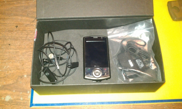 ขายโทรศัพท์ HTC รุ่น Cruise พร้อมใช้เล่นเน็ตเร็ว