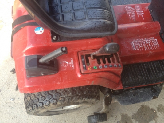 ขาย รถตัดหญ้า นั่งขับ มือสอง honda 3813 2สูบหม้อน้ำ สภาพสวยมาก ใช้ดี เจ้าของขายเอง หาใหม่แบบนี้ไม่มีอีกแล้ว