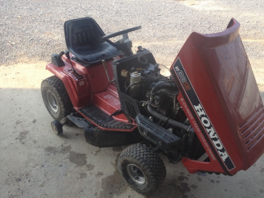 ขาย รถตัดหญ้า นั่งขับ มือสอง honda 3813 2สูบหม้อน้ำ สภาพสวยมาก ใช้ดี เจ้าของขายเอง หาใหม่แบบนี้ไม่มีอีกแล้ว