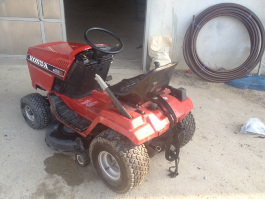 ขาย รถตัดหญ้า นั่งขับ มือสอง honda 3813 2สูบหม้อน้ำ สภาพสวยมาก ใช้ดี เจ้าของขายเอง หาใหม่แบบนี้ไม่มีอีกแล้ว